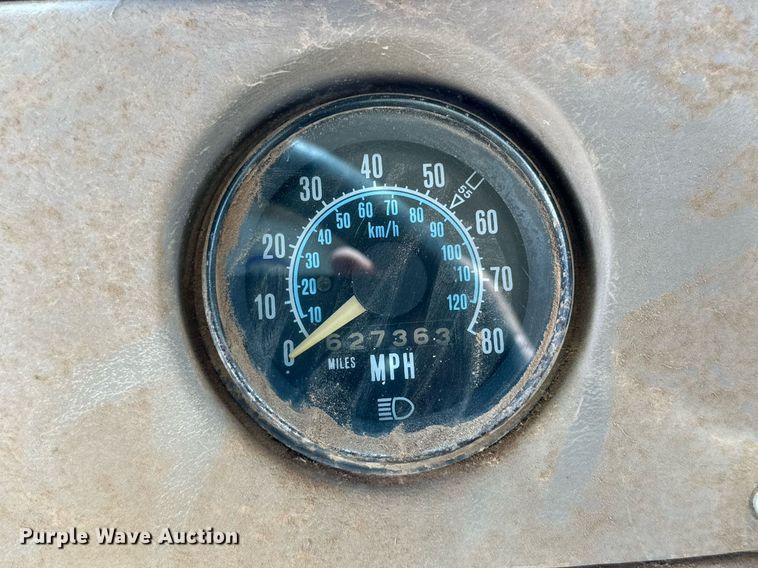image for item DD3293 1981 Mack R685ST semi truck