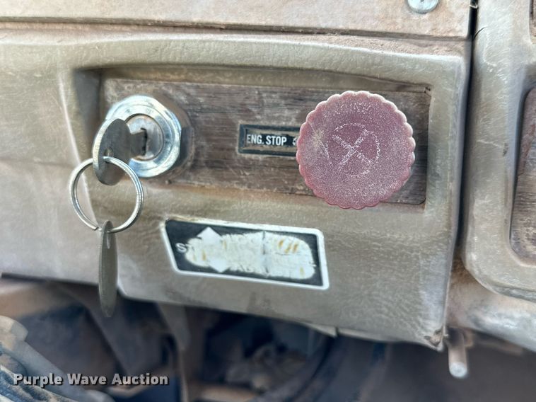 image for item DD3293 1981 Mack R685ST semi truck