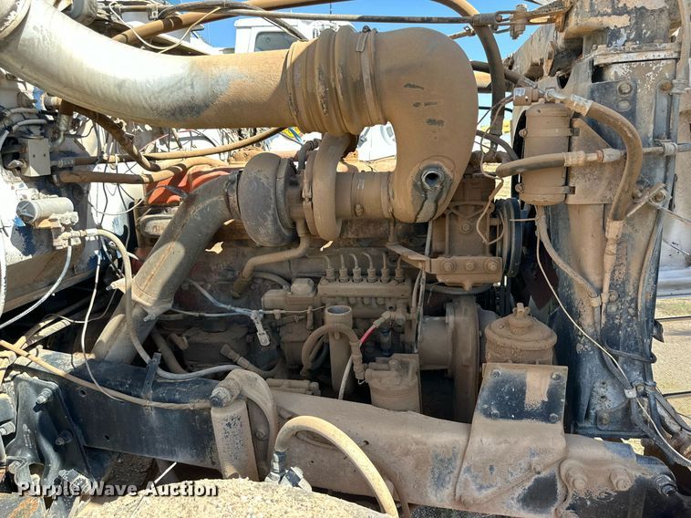 image for item DD3293 1981 Mack R685ST semi truck