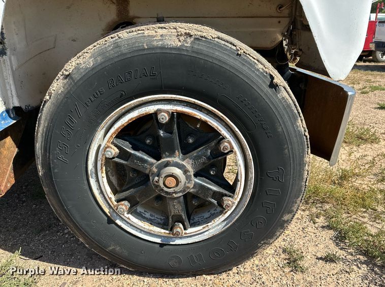 image for item DD3293 1981 Mack R685ST semi truck
