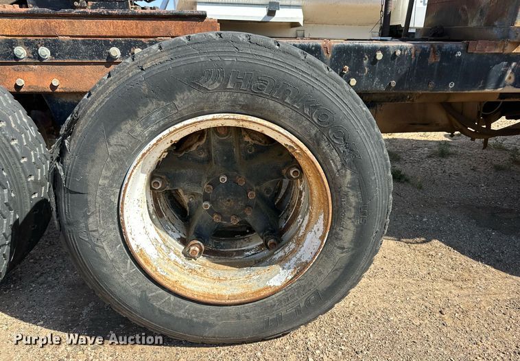 image for item DD3293 1981 Mack R685ST semi truck