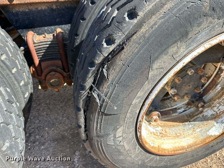 image for item DD3293 1981 Mack R685ST semi truck