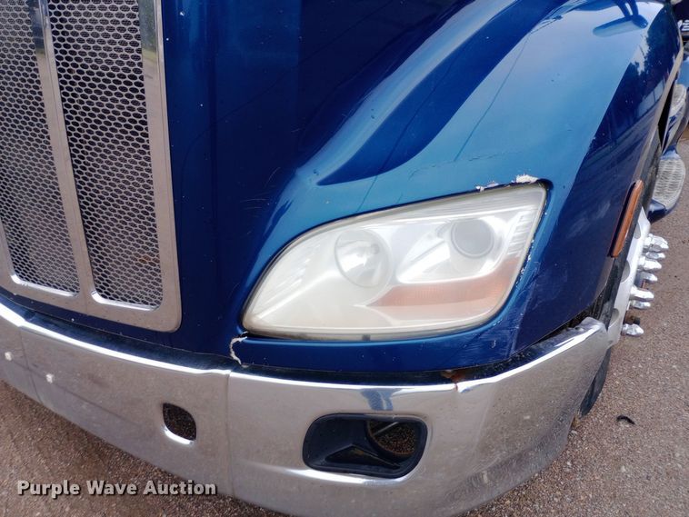 image for item DH1409 2016 Peterbilt  579 semi truck