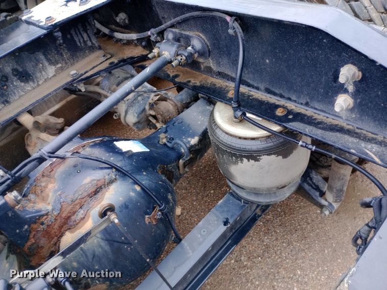 image for item DH1409 2016 Peterbilt  579 semi truck