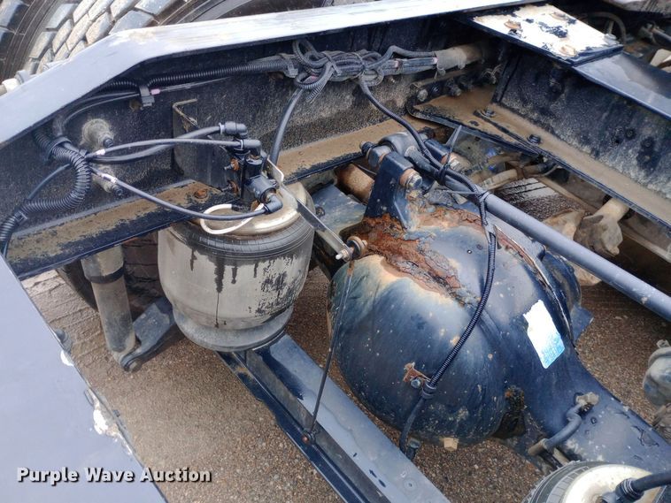 image for item DH1409 2016 Peterbilt  579 semi truck