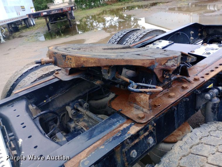 image for item DH1409 2016 Peterbilt  579 semi truck