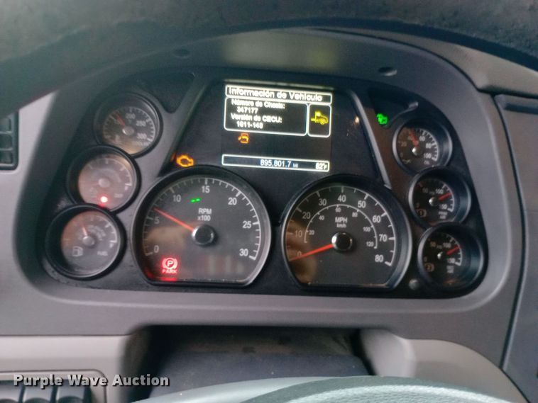 image for item DH1409 2016 Peterbilt  579 semi truck