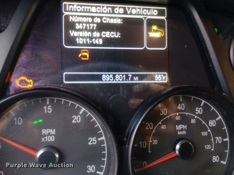 image for item DH1409 2016 Peterbilt  579 semi truck