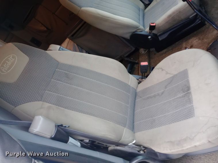 image for item DH1409 2016 Peterbilt  579 semi truck