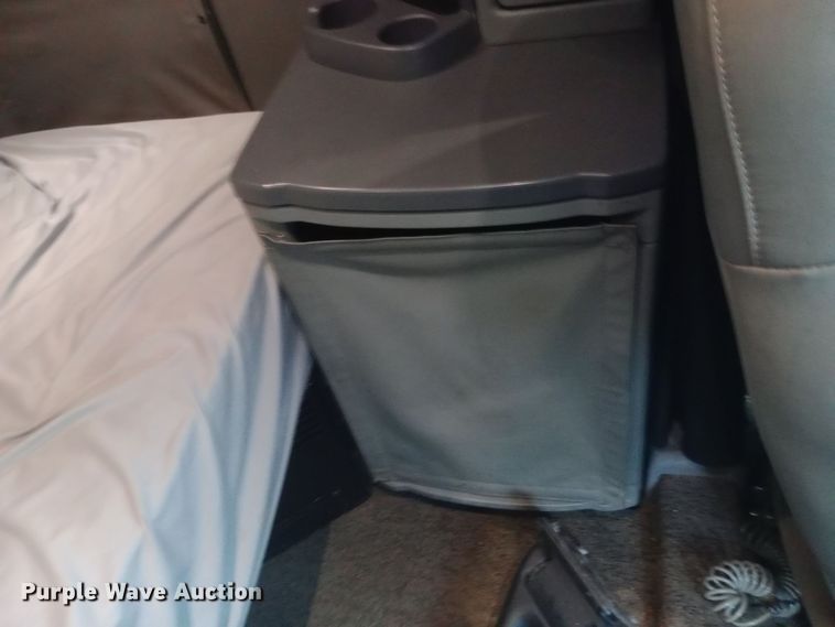 image for item DH1409 2016 Peterbilt  579 semi truck