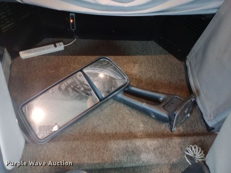 image for item DH1409 2016 Peterbilt  579 semi truck