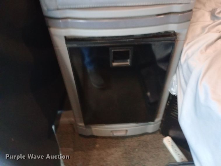 image for item DH1409 2016 Peterbilt  579 semi truck