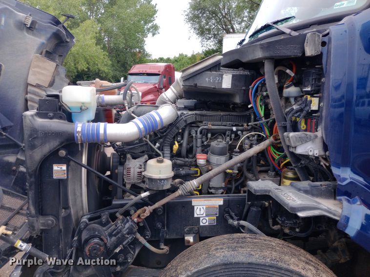 image for item DH1409 2016 Peterbilt  579 semi truck