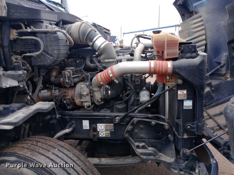 image for item DH1409 2016 Peterbilt  579 semi truck