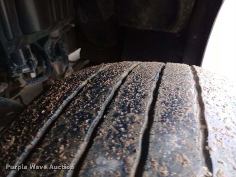 image for item DH1409 2016 Peterbilt  579 semi truck