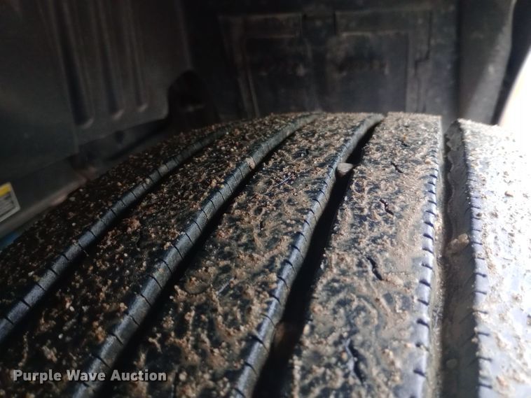 image for item DH1409 2016 Peterbilt  579 semi truck