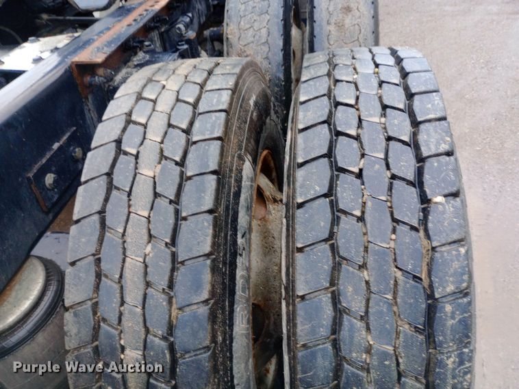 image for item DH1409 2016 Peterbilt  579 semi truck