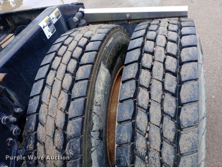 image for item DH1409 2016 Peterbilt  579 semi truck