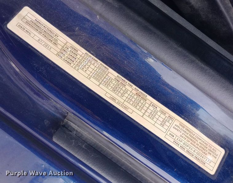 image for item DH1409 2016 Peterbilt  579 semi truck