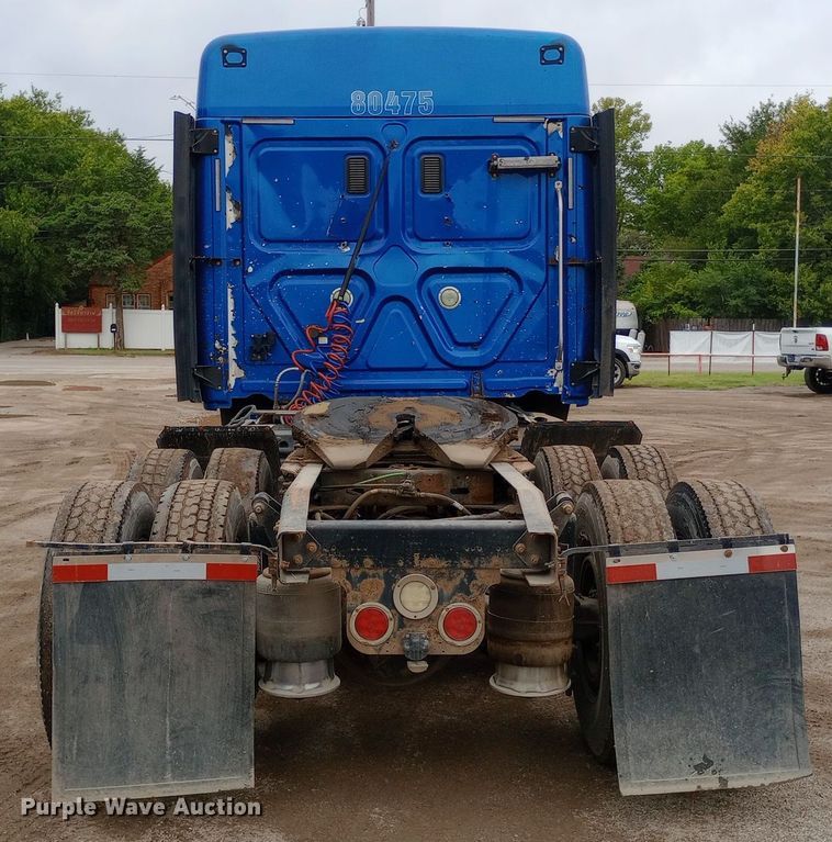 image for item DH1410 2013 Freightliner  Cascadia  semi truck