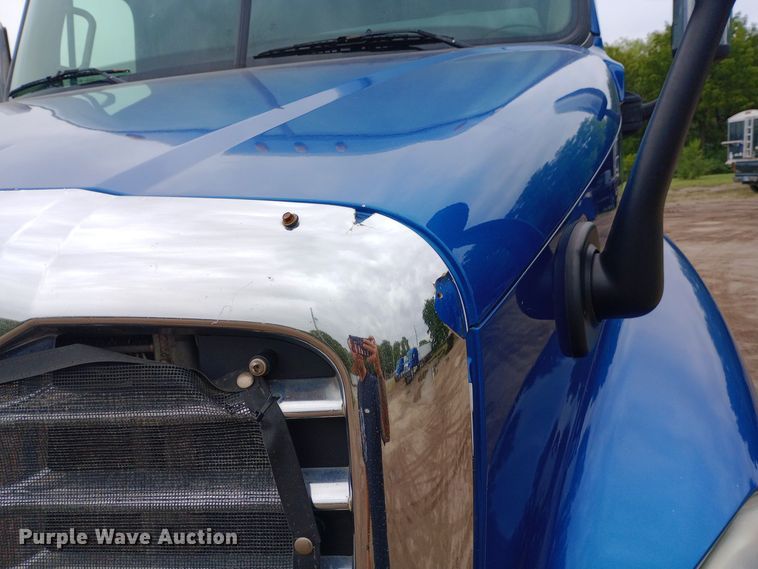 image for item DH1410 2013 Freightliner  Cascadia  semi truck