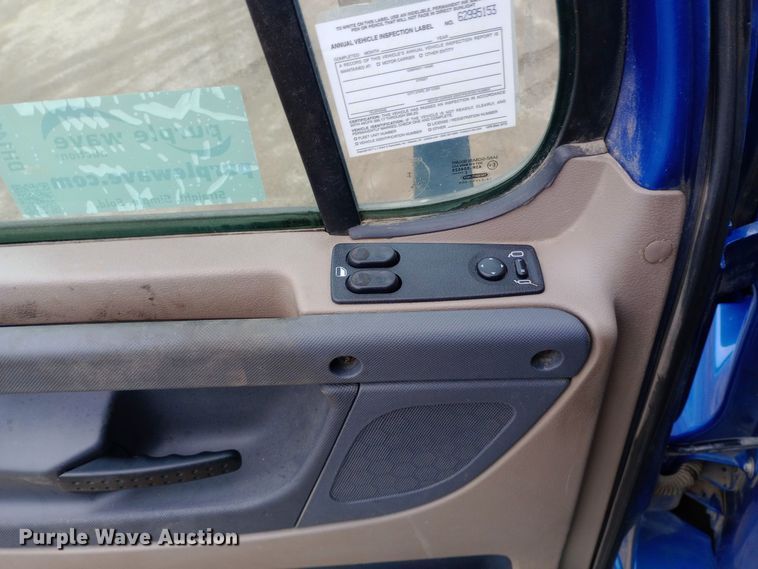 image for item DH1410 2013 Freightliner  Cascadia  semi truck