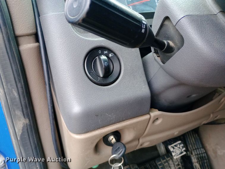 image for item DH1410 2013 Freightliner  Cascadia  semi truck