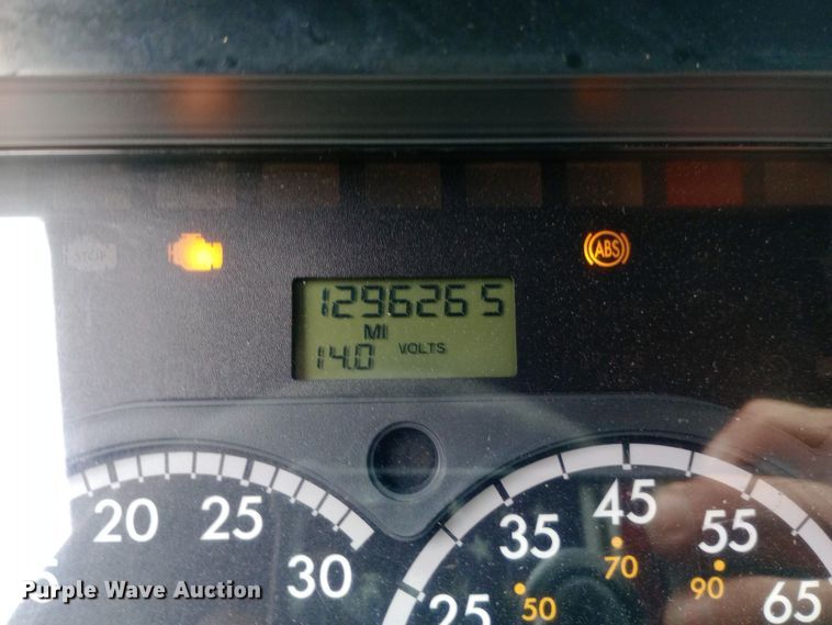 image for item DH1410 2013 Freightliner  Cascadia  semi truck