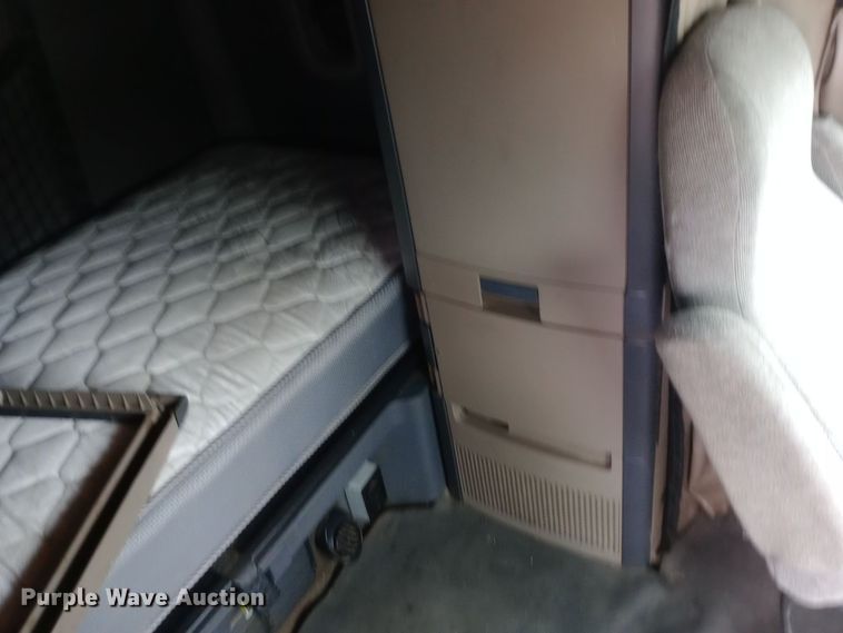 image for item DH1410 2013 Freightliner  Cascadia  semi truck