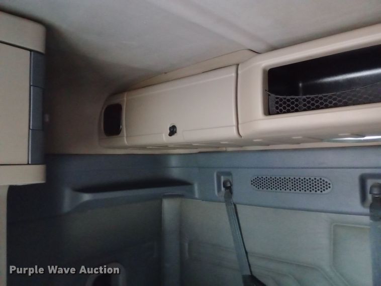 image for item DH1410 2013 Freightliner  Cascadia  semi truck