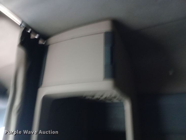 image for item DH1410 2013 Freightliner  Cascadia  semi truck