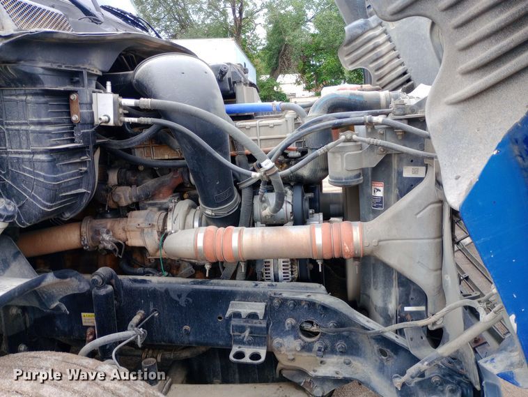 image for item DH1410 2013 Freightliner  Cascadia  semi truck