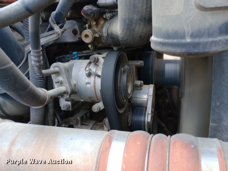 image for item DH1410 2013 Freightliner  Cascadia  semi truck