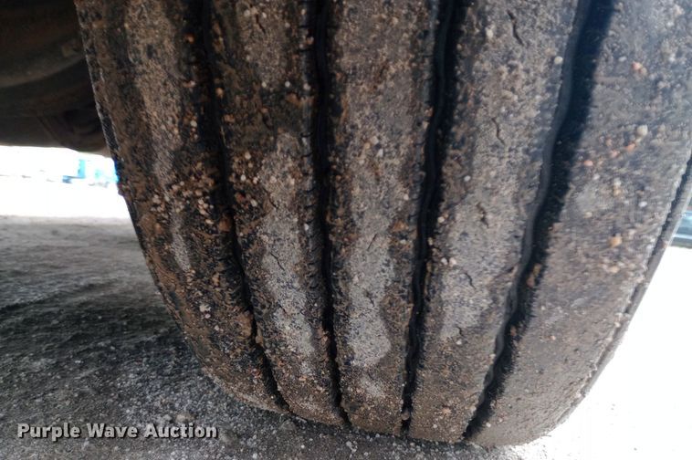 image for item DH1410 2013 Freightliner  Cascadia  semi truck