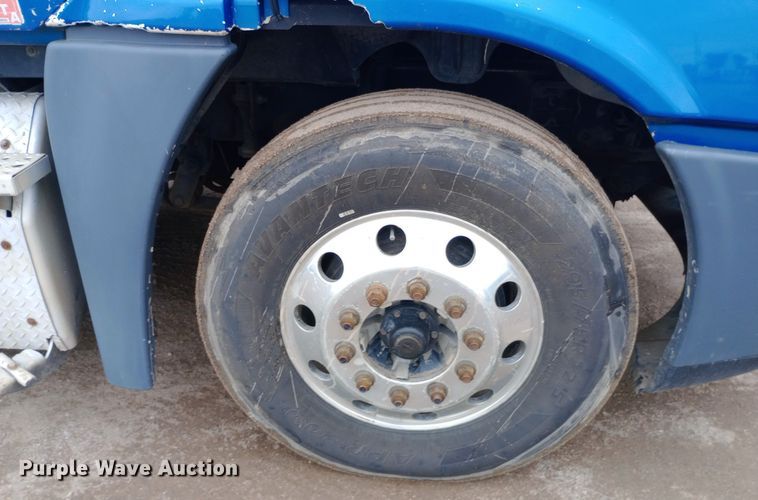 image for item DH1410 2013 Freightliner  Cascadia  semi truck