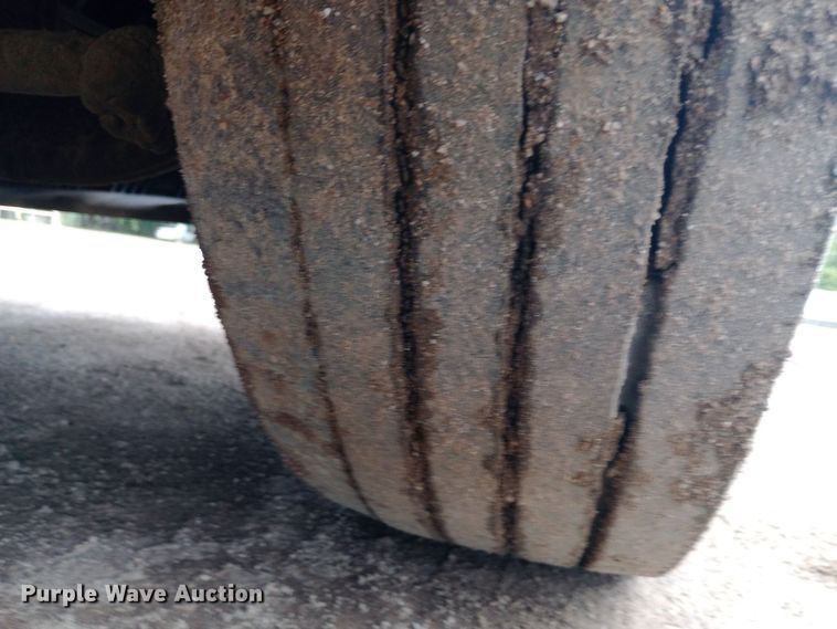 image for item DH1410 2013 Freightliner  Cascadia  semi truck