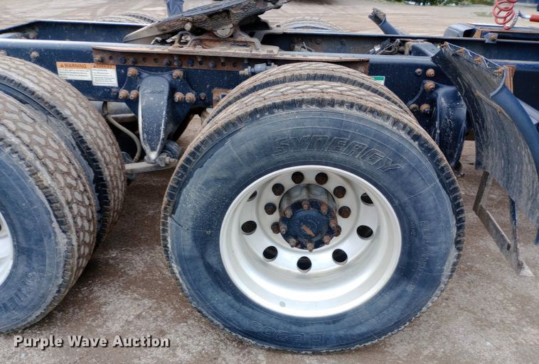 image for item DH1410 2013 Freightliner  Cascadia  semi truck