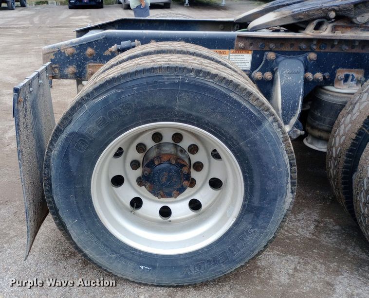 image for item DH1410 2013 Freightliner  Cascadia  semi truck