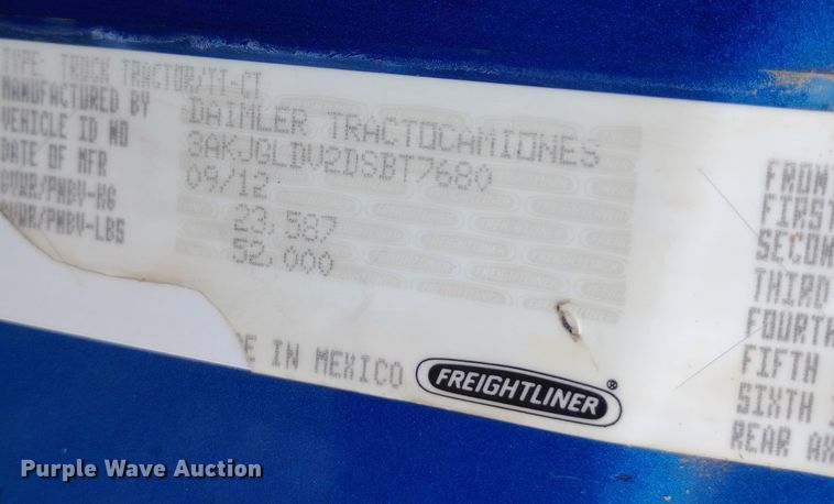 image for item DH1410 2013 Freightliner  Cascadia  semi truck