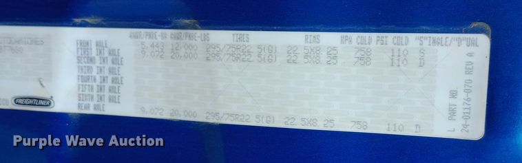 image for item DH1410 2013 Freightliner  Cascadia  semi truck