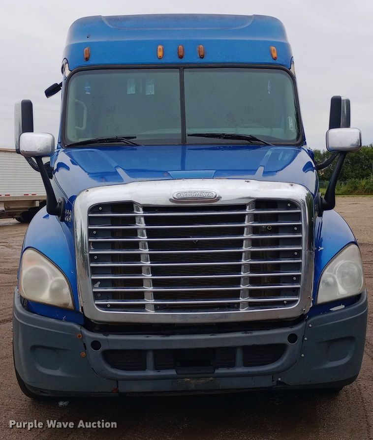 image for item DH1411 2014 Freightliner  Cascadia semi truck