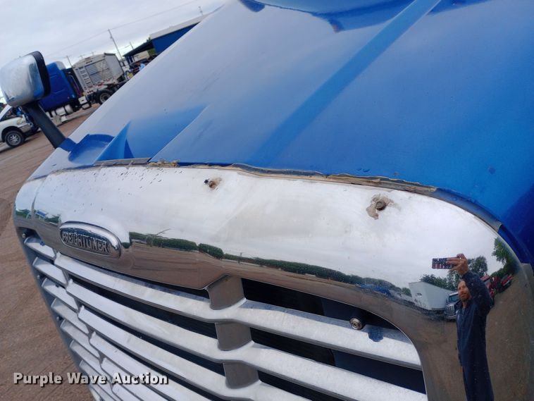 image for item DH1411 2014 Freightliner  Cascadia semi truck