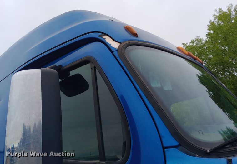 image for item DH1411 2014 Freightliner  Cascadia semi truck