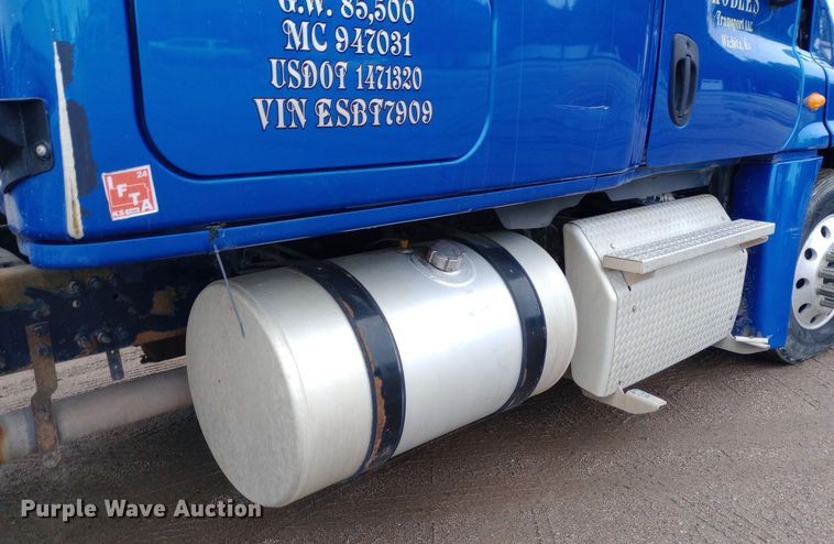 image for item DH1411 2014 Freightliner  Cascadia semi truck