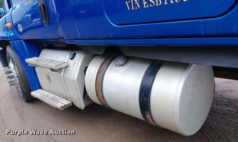 image for item DH1411 2014 Freightliner  Cascadia semi truck