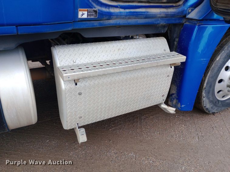 image for item DH1411 2014 Freightliner  Cascadia semi truck