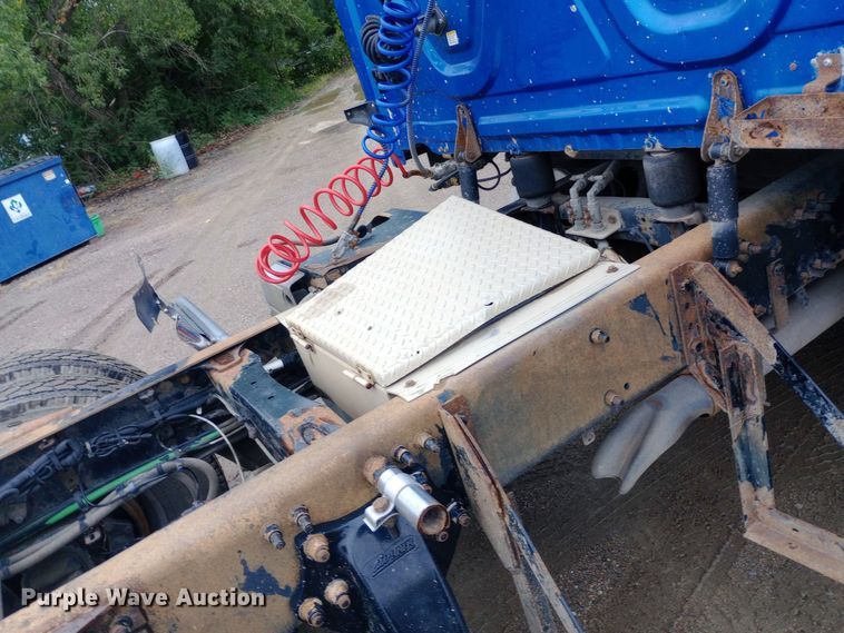 image for item DH1411 2014 Freightliner  Cascadia semi truck