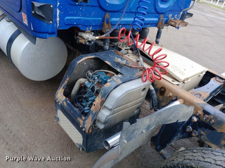 image for item DH1411 2014 Freightliner  Cascadia semi truck