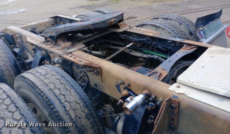 image for item DH1411 2014 Freightliner  Cascadia semi truck