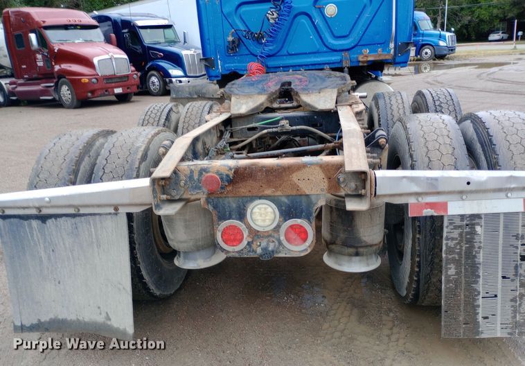 image for item DH1411 2014 Freightliner  Cascadia semi truck